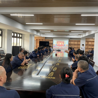 NG电子游戏电气集团组织集中收看党的二十大开幕会盛况